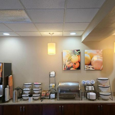 Comfort Inn & Suites Grafton-Cedarburg Esterno foto