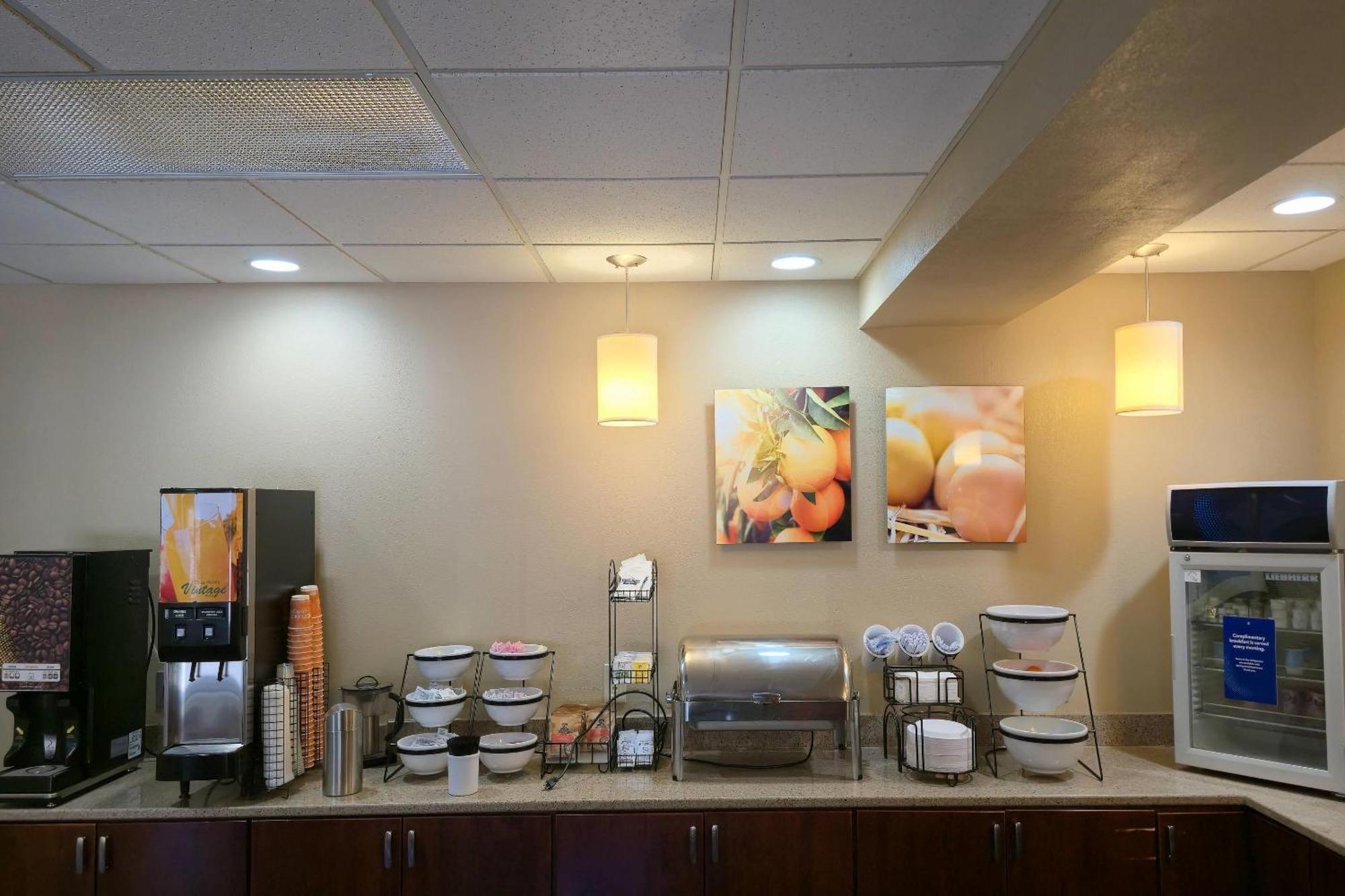 Comfort Inn & Suites Grafton-Cedarburg Esterno foto